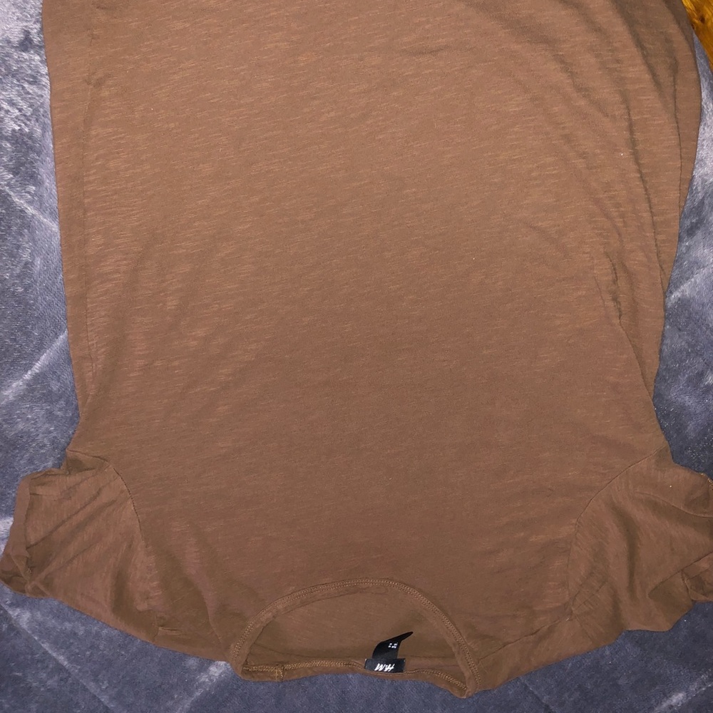 Brown H&M T-shirt. Very comfortable and fitted.